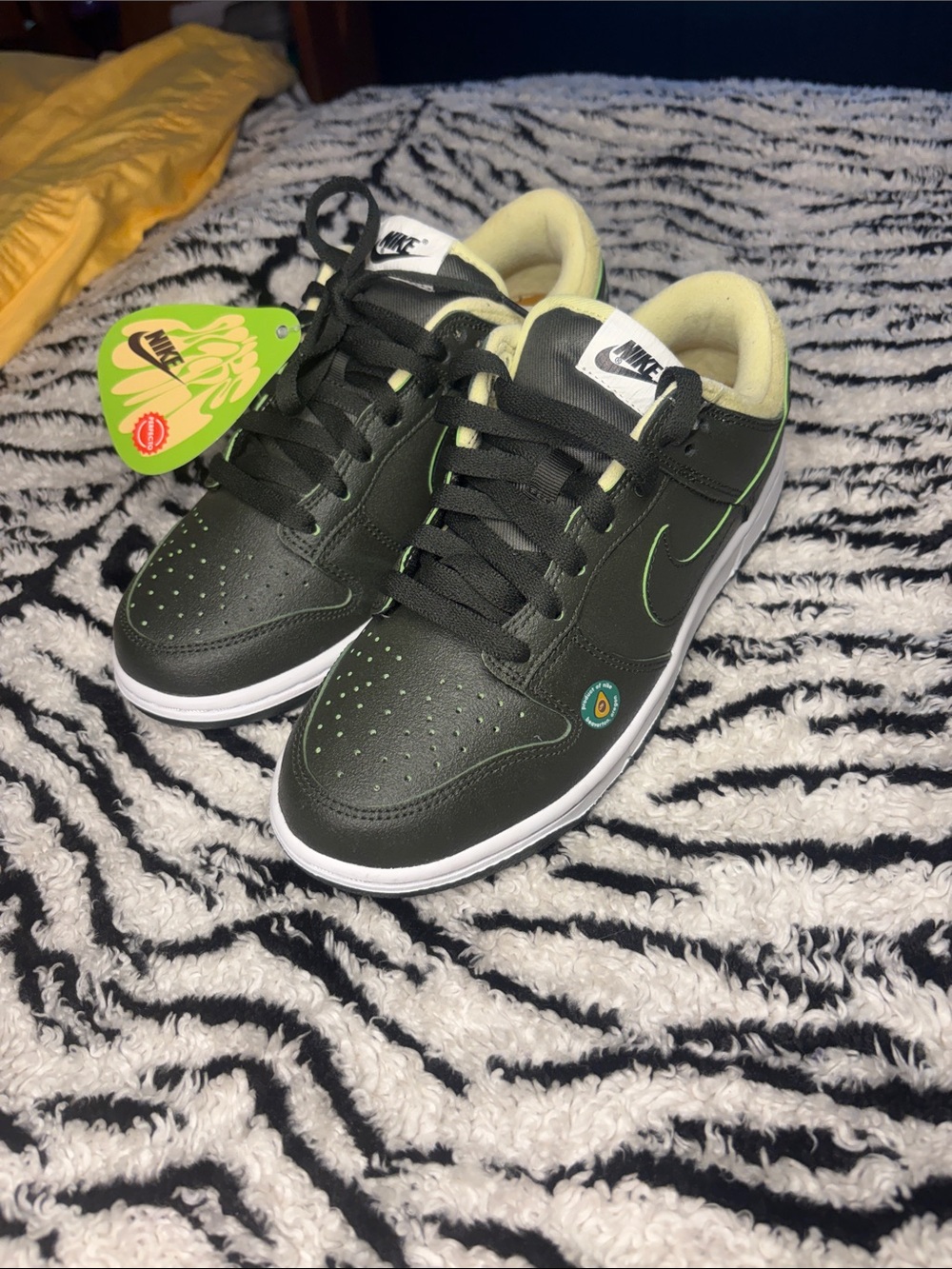 Nike Low Dunk Avocado Green WMNs 7.5 Sneakers **2001 COLLECTORS EDITION**